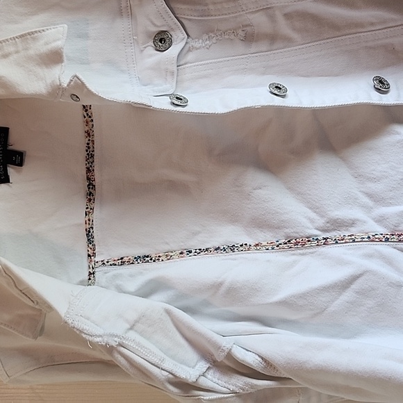 Signature Studio Jean Jacket - Picture 2 of 3